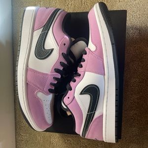 Air Jordan 1 Low SE ‘Violet Shock’